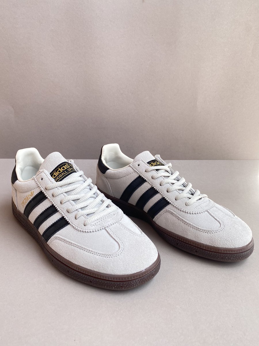 Sneakerspacegh's tweet photo. NOW SELLING 

Addidas handball SPEZIAL clear brown, gum core 

Available in Size 40 - 41 seen and shot by @Sneakerspacegh 

350ghs  

RT &amp; Dm to purchase for free deliveries within Accra. https://t.co/f2ApgxfEFb