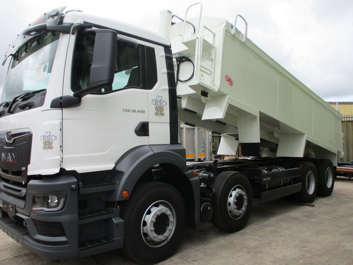 gtbltd's tweet photo. Aluminium air insulated tipping body recently finished, built on @mantruckbusuk chassis, complete with @EdbroGB front end ram, @VPGOnboard 4 cell weighing system and @Dawbarn_Sons hydroclear sheeting system. https://t.co/qRvxpm6XAw