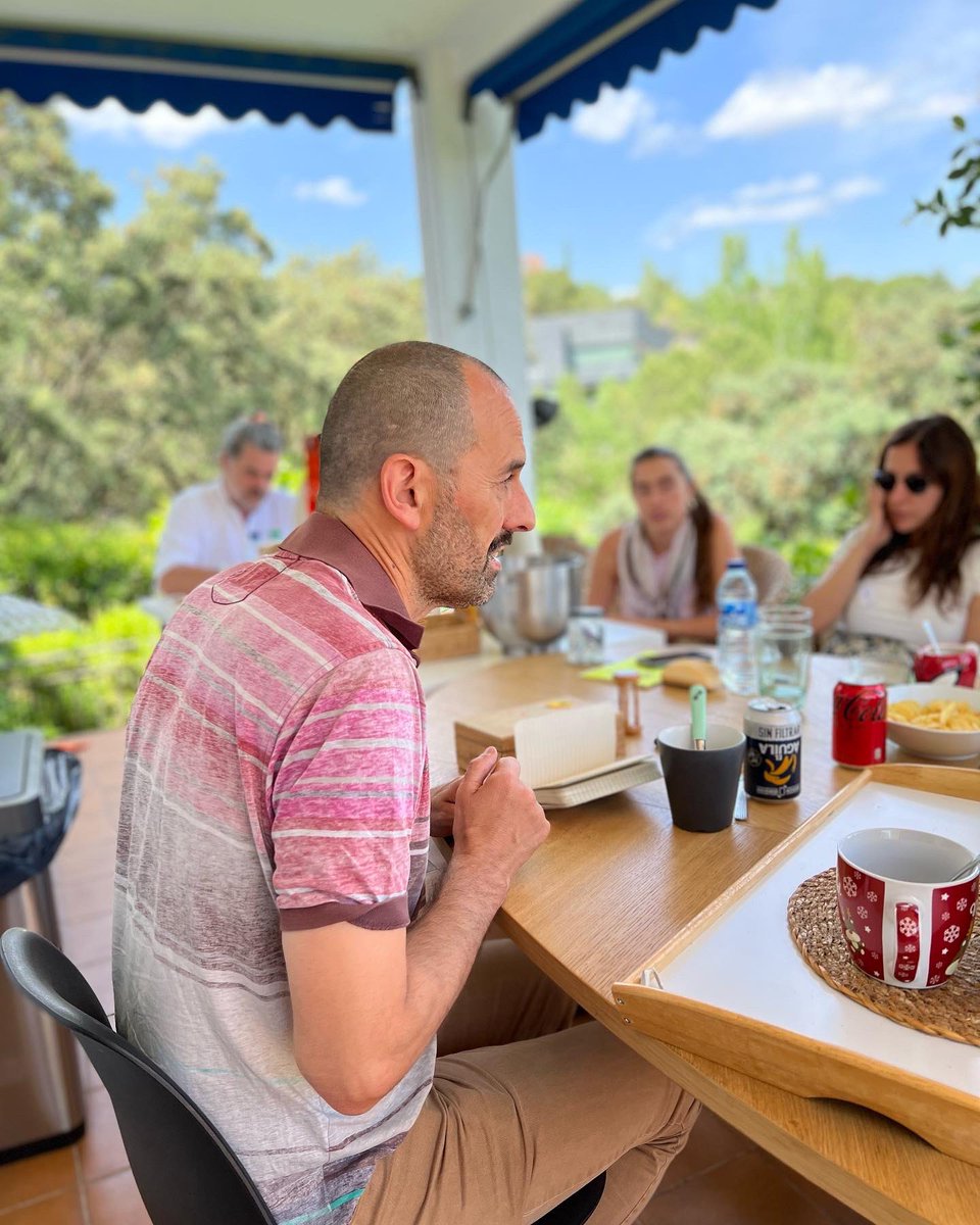 FLUORlifestyle's tweet photo. Domingo de creatividad poética con profesores y maestros, que parece lo mismo pero es bien distinto @PepeluTV @fer_artevia 🚀 Pronto novedades en forma de VERSO ❤️ 

#poesía #verso #poética #transmedia #poesíatransmedia #educación #fluorlifestyle #narrativastransmedia https://t.co/FKyLNLDvCp