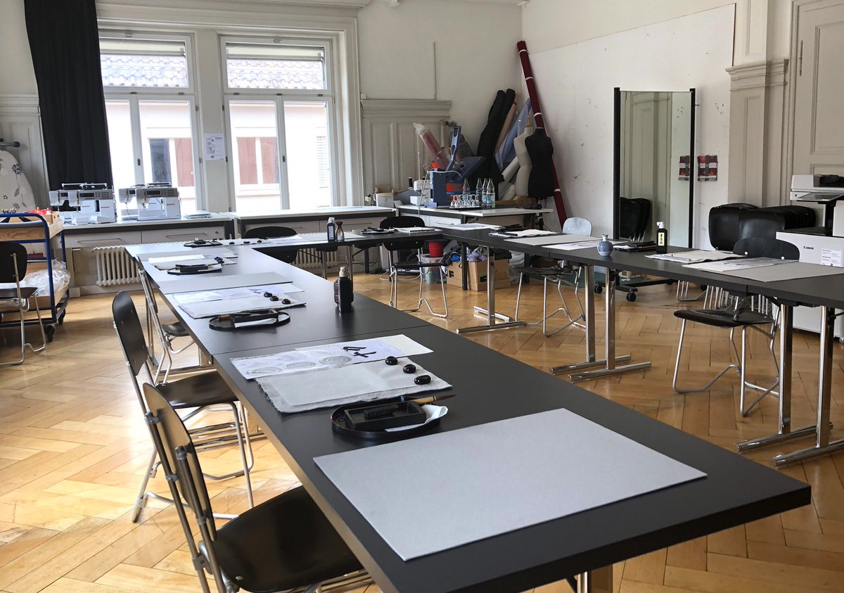 neojaponism's tweet photo. 🔖Great Shodo workshop at Textile Museum in St.Gallen as a part of Nuno exhibition. 9 was just tight size. Lovely to see their clear focus and process!Thank you very much! Will be back.Thema was “musibu 結”
#shodoworkshop #Japanese #Calligraphy #stgallen #kanji #textilmuseum
#結 https://t.co/uAOY73rKHy