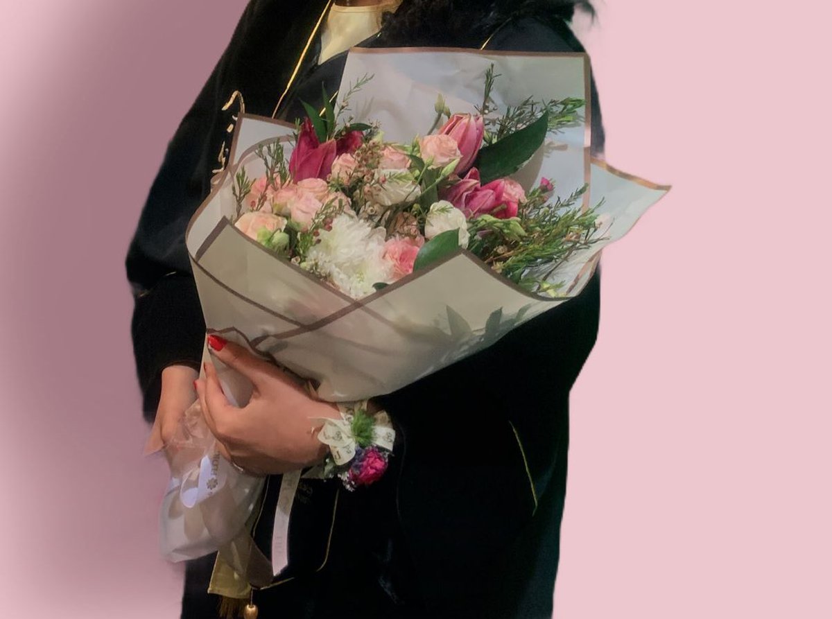 JumanaAlghamdi's tweet photo. 22.05.2022

الحمدلله الذي بنعمته تتم الصالحات..
الحمدلله على البلاغ 🎓🤍
تم تخرجي من كلية الطب والجراحة بمرتبة الشرف،،
ليس بجهدي وإنما بتوفيقه و فضله..
وليست النهاية وإنما هي البداية 🤍

- د. جمانه الغامدي https://t.co/LLZsIBIcFh