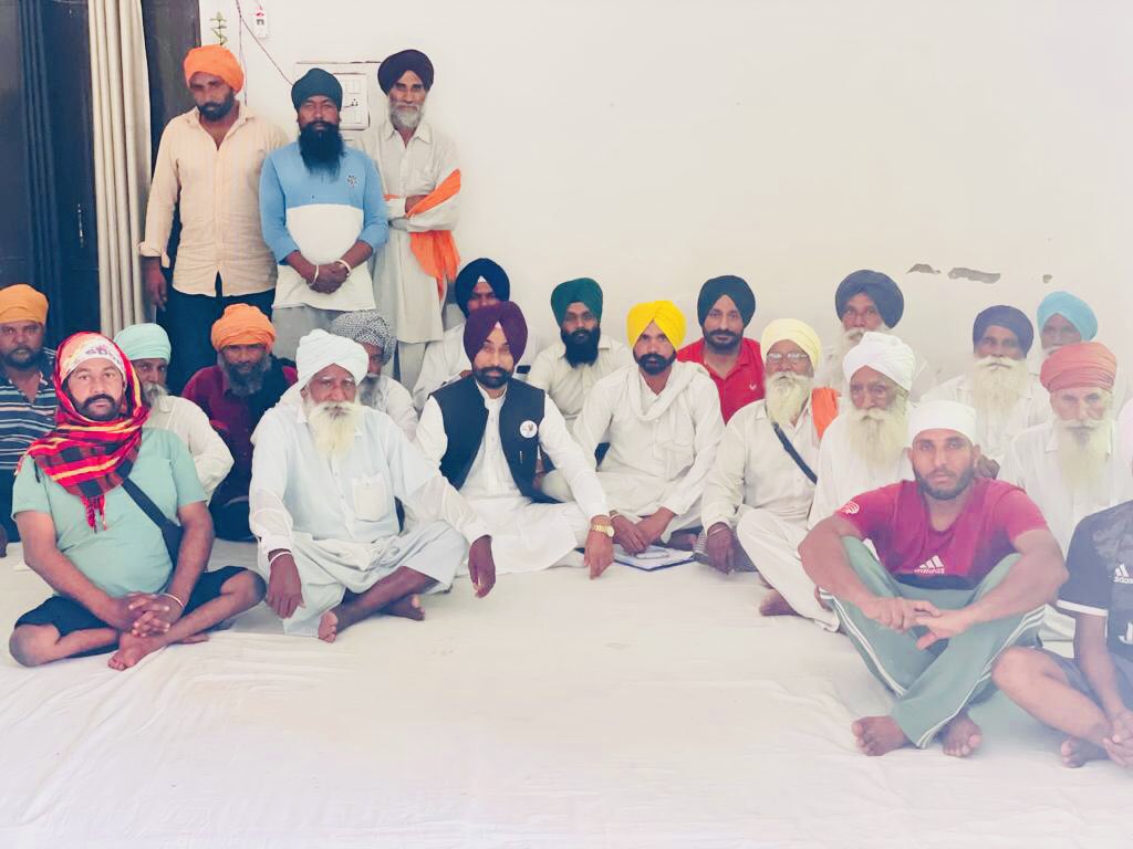 Kanwarjitcheema's tweet photo. ਅੱਜ ਆਮ ਆਦਮੀ ਪਾਰਟੀ ਦੇ ਤਰਨਤਾਰਨ ਵਿਧਾਨ ਸਭਾ ਹਲਕੇ ਤੋਂ ਪੰਜਾਬ ਦੇ ਜੋਆਇੰਟ ਸੈਕਟਰੀ ਕੰਵਰਜੀਤ ਸਿੰਘ ਮਝੈਲ ਨੇ ਪਿੰਡ ਰਟੌਲ ਵਿਖੇ ਮੀਟਿੰਗ ਕੀਤੀ, ਤੇ ਪਿੰਡ ਦੇ ਵਿਕਾਸ ਸਬੰਧੀ ਵਿਚਾਰ ਵਟਾਂਦਰਾ ਕੀਤਾ ਗਿਆ,#kanwarjitsinghmajhail #statejointsecretary #statejointsecretaryaap #AamAadmiParty #Aamaadmipartypunjab https://t.co/dyNLYthbzR