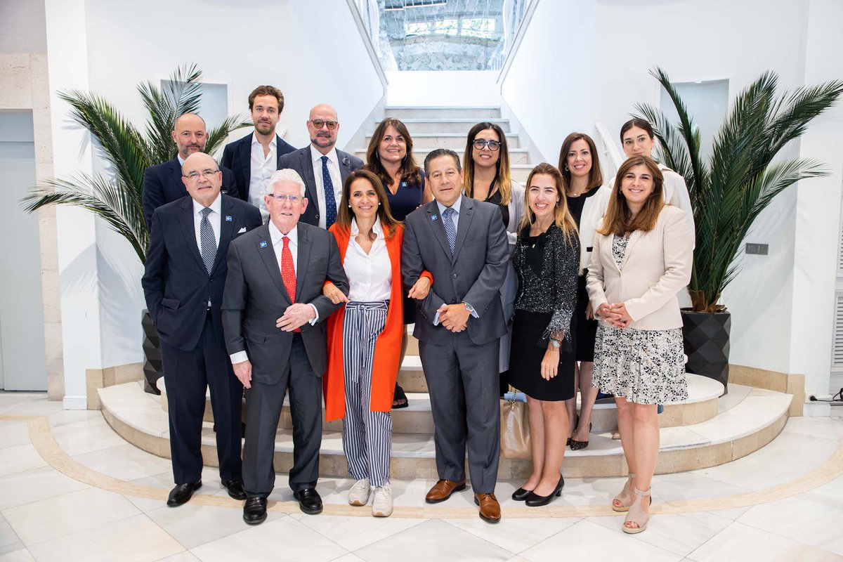 Schiller_SIU's tweet photo. We continue to strengthen our role as #communityplayer in #Florida. Today we received the @beaconcouncil at our #SchillerMadrid campus. Thank you Mario J.Sacasa, George Bermudez, William D. Talbert and @RaquelRegalado for your visit. #SchillerWorks #TheAmericanGlobalUniversity https://t.co/Nycbvar2Ak