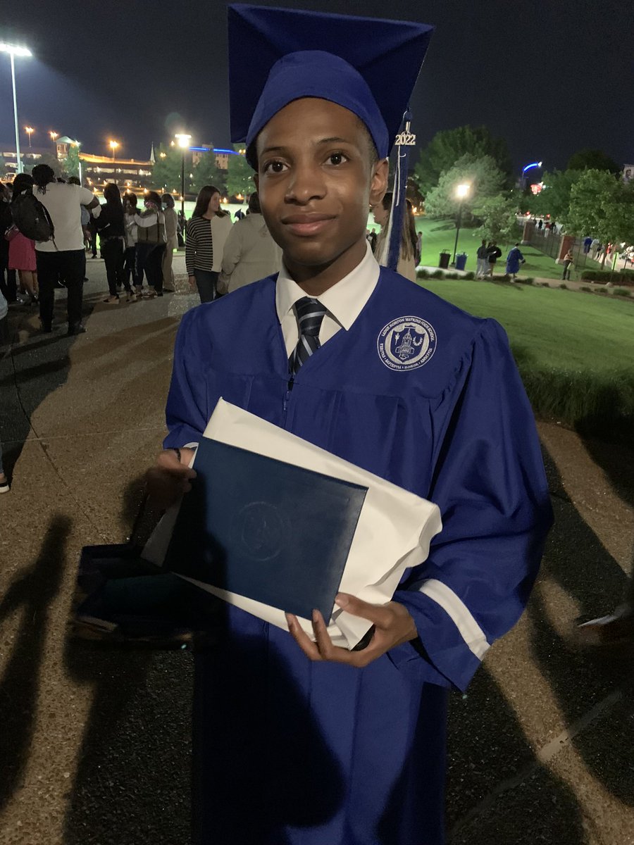 mann_norman3361's tweet photo. Next stop for @JDMann3361 is @LifeAtPurdue. #boilerup #ComputerScienceMajor #ProudDad   @LadueSchools https://t.co/Zd37EgJU99