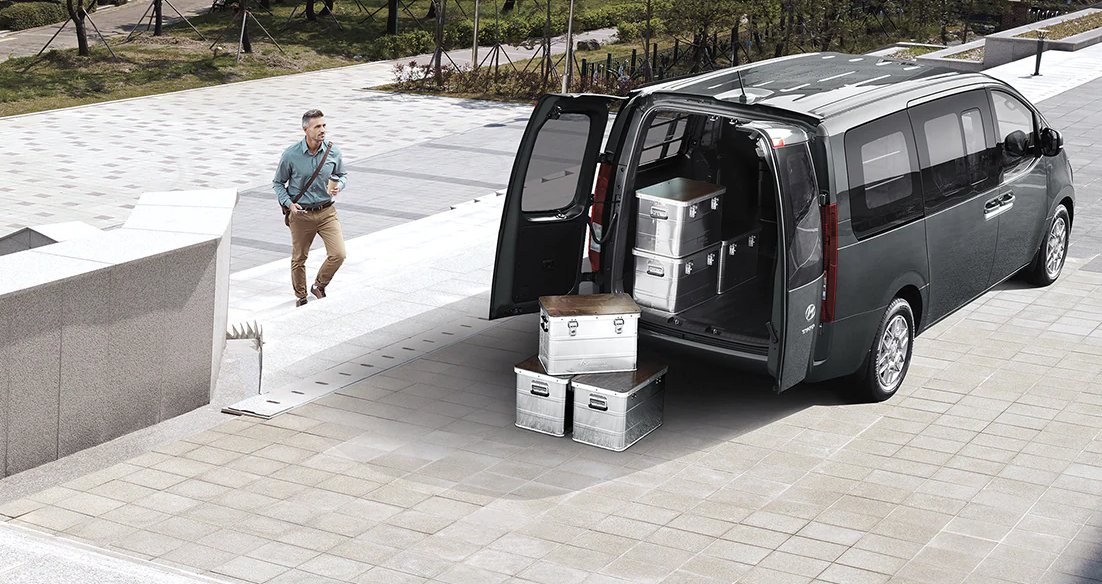 HyundaiWorldGh's tweet photo. Prepare to embark on a new journey into the revolutionary space of STARIA,
where you will travel in maximum comfort,
enjoy the pleasure of face-to-face conversation, and spend life-enriching moments. https://t.co/52hab2cef4