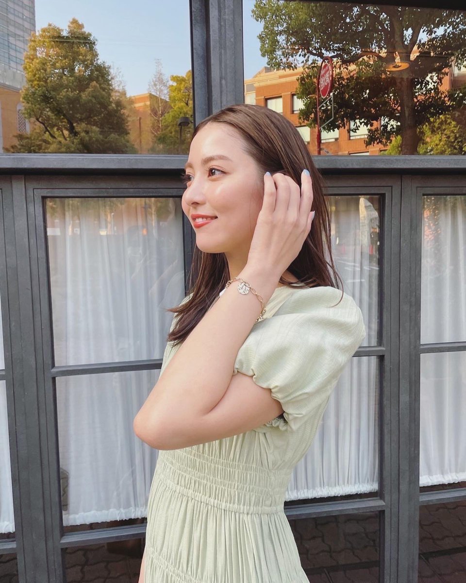 official_renren's tweet photo. #CanCam 7月号本日発売🌻
✔︎恵比寿女子 的「一点突破ワンピース」
✔︎CLIOのコスメで作る今なりたいふたつの顔
オフショットは恵比寿女子ワンピの時の！THE 渋谷の夜。笑
今月号もぜひチェックしてくださいな🫶 https://t.co/a90Snhy18X