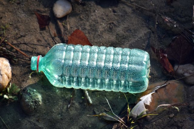 Raluca__AVRAM's tweet photo. Per recuperare la #plastica dal #mare la ONG #KeepSeaBlue usa la tecnologia #blockchain di #Oracle. L'articolo di @rinnovabiliit #economiacircolare https://t.co/mS01ufn8QJ https://t.co/658X1n9kMI