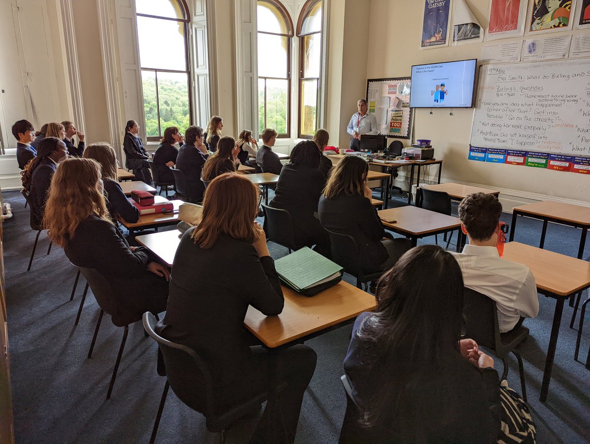 Rendcomb6thform's tweet photo. 6th form Enrichment 'Peace Through Knowledge'. Co-presented by an Israeli Jew and an Iraqi Muslim. With thanks to @MEEDU52129985. #thoughtful #rendcombfamily https://t.co/bIzCLY8xYL