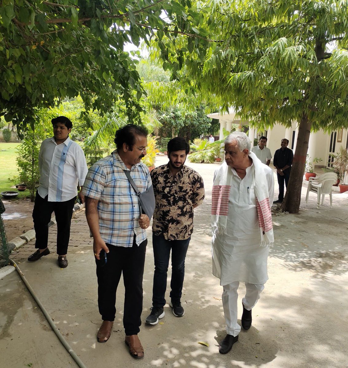 DrKirodilalBJP's tweet photo. खाद्य एवं नागरिक आपूर्ति मंत्री श्री प्रतापसिंह खाचरियावास जी से उनके निवास पर शिष्टाचार मुलाकात कर स्वास्थ्य की जानकारी ली।साथ में सम्बंधित विभाग की जन समस्याओं को रखा ,मंत्री जी जन समस्याओं को निराकरण करने का भरोसा दिया @PSKhachariyawas https://t.co/YlNhguLs0B