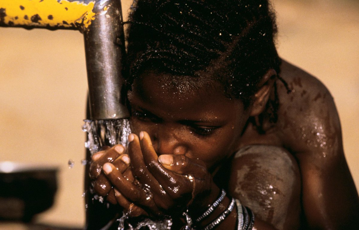 WorldBankWater's tweet photo. The world’s water crisis is accelerating – particularly in #Africa, where poor water quality is the root cause of 80% of diseases.

Without bold reforms &amp; investment, lives &amp; livelihoods will be at risk.
https://t.co/jSPJyZxBz5 https://t.co/68RVufkEr3