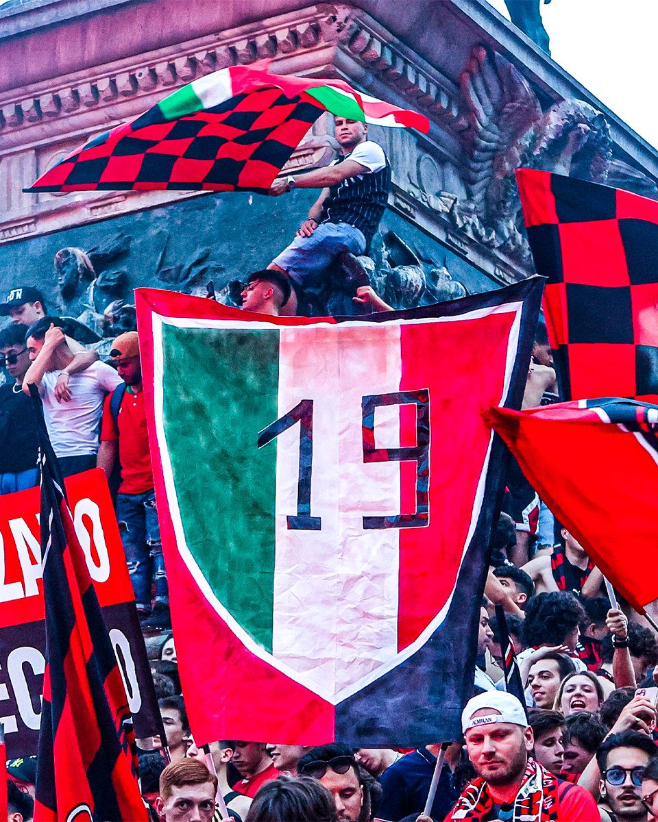 433's tweet photo. Milan is 🔴⚫️ https://t.co/z88dDtU1s3