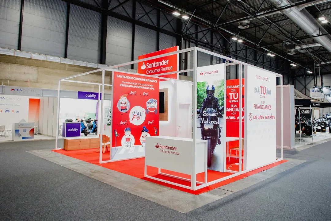 parafinacom's tweet photo. Santander Consumer Finance también estuvo presente en el Salón Vive la Moto de Madrid y una vez más nos confió la producción de su stand.

Un diseño versátil, ligero y que sin duda llamó la atención de los asistentes.

#stand #eventos #diseño #produccion https://t.co/ObCXso5kMk