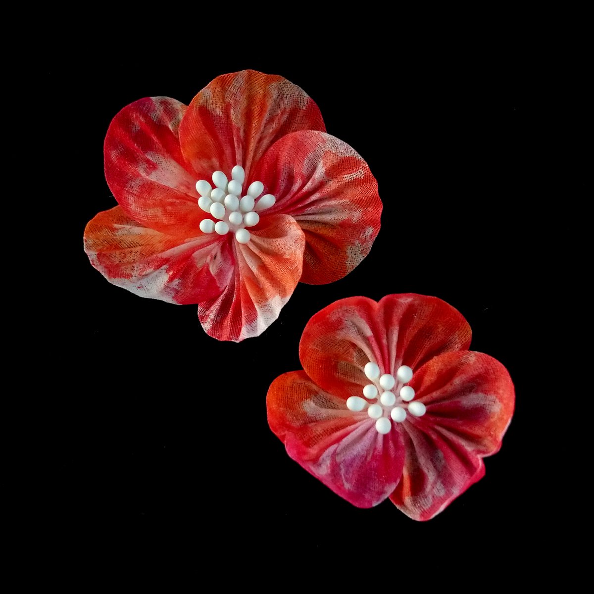 Takaracrafts's tweet photo. Hi there, hope that you all had a good weekend. Just want to wish you a good start of the week 🧡❤️
.
.
#tsumamizaiku #kanzashi #japanesecraft #britishmakers #handmade #jewellery #MondayThoughts #つまみ細工 #かんざし #伝統工芸 #髪飾り https://t.co/NCaQ3lrVh5