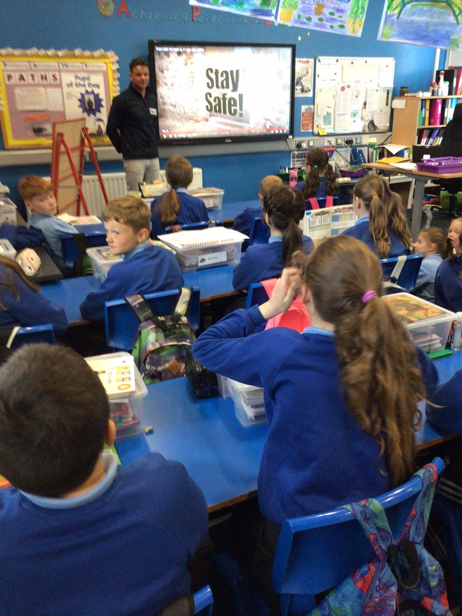 AnnalongPrimary's tweet photo. Kevin from The Health and Safety Executive for Northern Ireland (HSENI) came to school to deliver the all important message about farm safety. https://t.co/BbyRGjV6w1