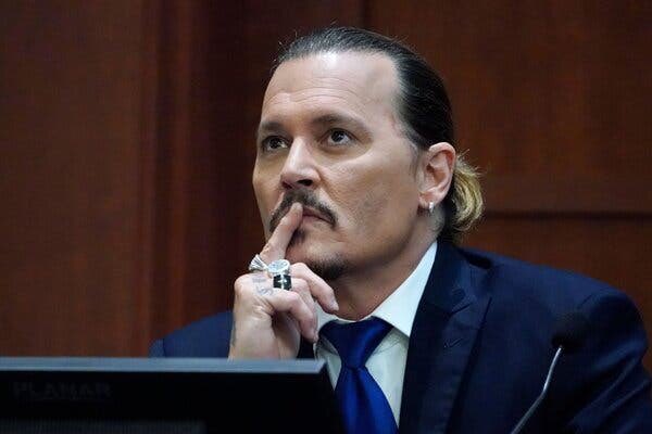 soniadutta1902's tweet photo. He’s already a winner.
Johnny Depp has helped open doors for men who suffer Domestic Abuse in deadly silence. Making it easier for them to share their story and BE BELIEVED. He has strengthened the #mentoo discussion to another level, live on a global platform👏🏼🙏🏼
#GoodLuckJohnny https://t.co/vfYjuhlgM1