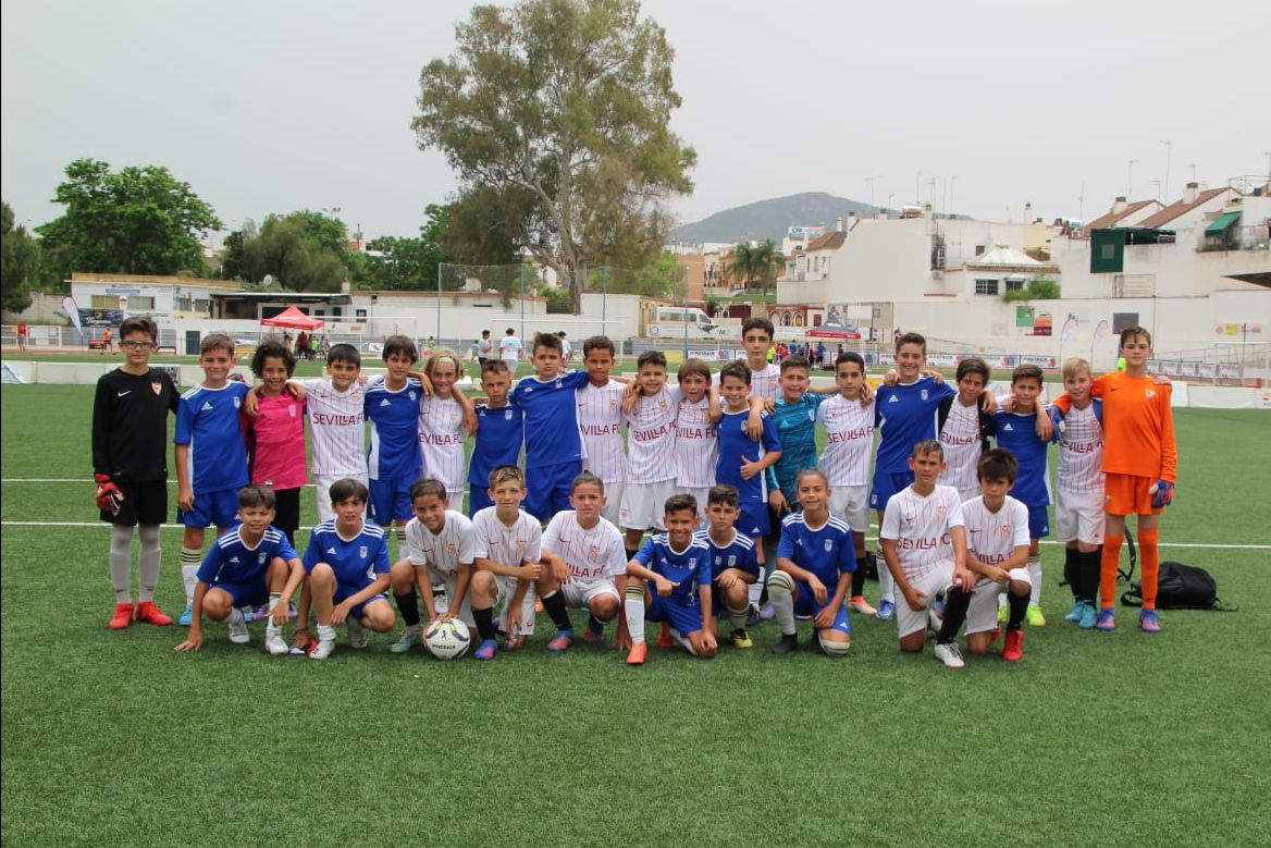 CDBLaAcademia's tweet photo. El Alevín 'C' participó este fin de semana en el Torneo de Morón de Sevilla. Las blanquinegros se enfrentarón a grandes equipos del panorama nacional. #ParteDelBadajoz https://t.co/9o605W0j5n