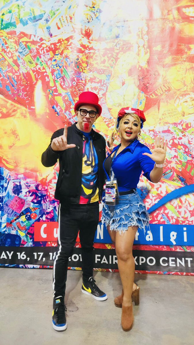 artbyfloyd's tweet photo. Floyd The Rock Artist con Susy Taylor “La Diva De Miami” at CubaNostalgia “Miami”  #DIOS #ArtByFloyd #SusyTaylor #LaDivaDeMiani #CubaNostalgia    #Miami  #ArtFashion #MotionArt #PopArt #FloydHeglichs #Camino #Art #Musica #Show #TV #Fashion #ArtCollection #Rock  #FloydTheRock https://t.co/Us8ph7O3Mi