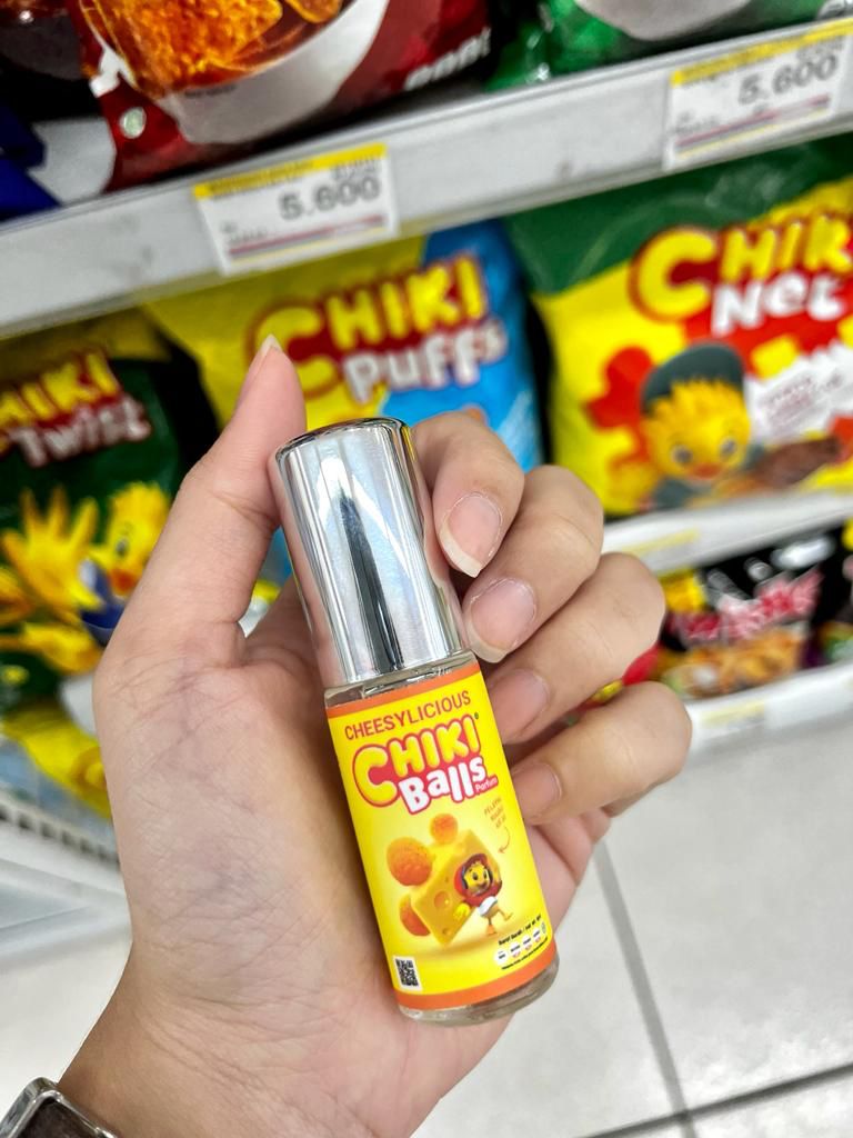 howdylezgetit's tweet photo. Inovasi baru nih, parfum chiki dari Chiki Balls rasa keju, harus banget nih dicobain! #ParfumChikiKeju https://t.co/mzCaEn4xc0