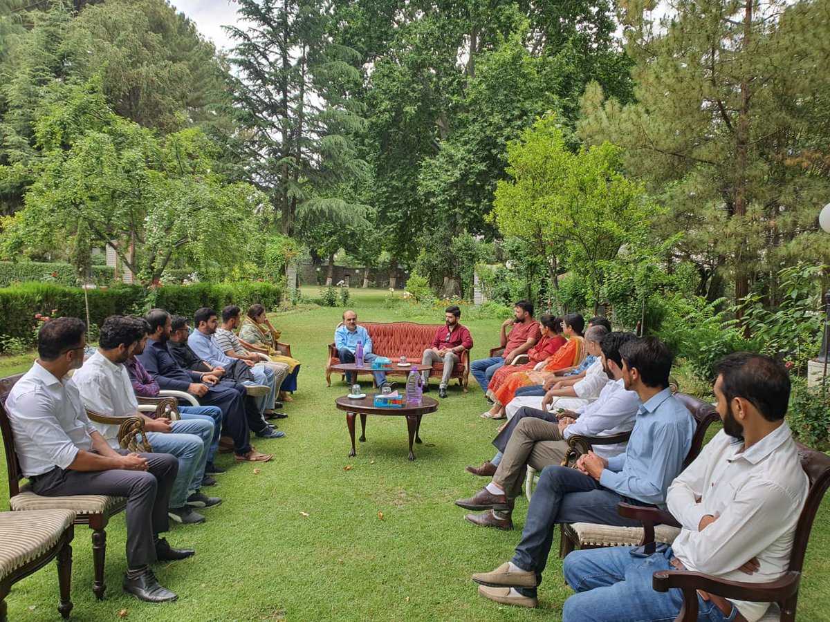 We are grateful to the Chief Secretary, GB, Mr. Muhiyuddin Ahmad Wani for inviting tech entrepreneurs to his residence to meet and discuss the problems faced by the IT sector and the potential future of IT in Gilgit Baltistan. @csgbpk @IDGB_Official #TheGBdream #unfoldecommerce