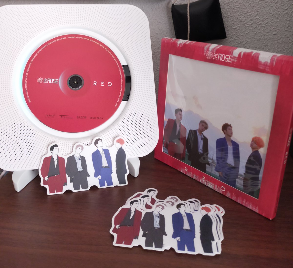 XanDiseinu's tweet photo. ♥️  RED ♥️

The Red inspired stickers also came. 😍

#therose
#therosered
#woosung #dojoon #hajoon #jaehyeong https://t.co/SS8ssHTzar