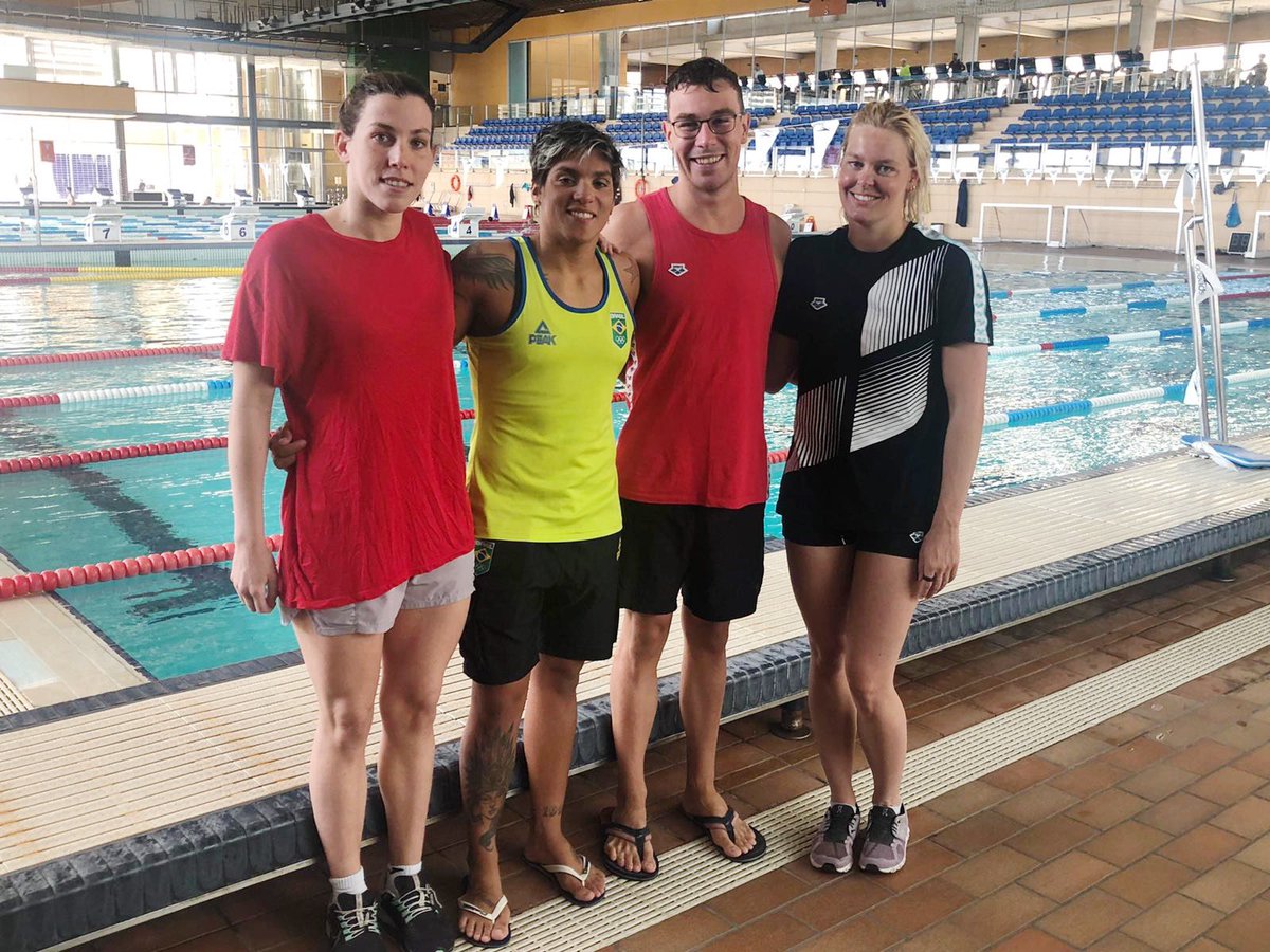 Després d’un cap de setmana intens a #Banyoles d’AAOO, entrenament de recuperació al Club per <a href="/jimena_spb/">Jimena Pérez Blanco</a>, <a href="/anamarcela92/">Ana Marcela Cunha</a> (🥇Tokio2021), <a href="/alberto_maki/">Alberto Martinez Murcia</a> i <a href="/SvRouwendaal/">Sharon v Rouwendaal</a> (🥇Rio2016) 

4 autèntics cracks olímpics a la Piscina Nova de l’Escullera😍

#openwaterswimming #cnbisbig