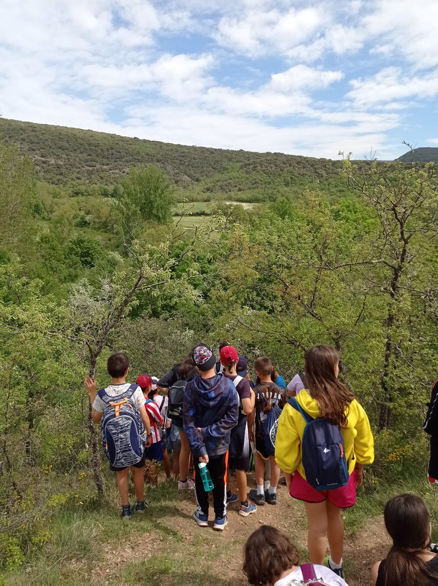 Claudio_CEIP's tweet photo. Los alumnos y alumnas de 5º y 6º de primaria disfrutaron la semana pasada de una gran experiencia en el #MolinodeButrera #naturaleza 🛶🚴♀️🌳🎉 https://t.co/CfN7wXi794