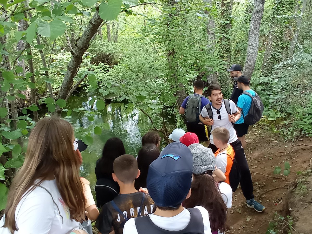 Claudio_CEIP's tweet photo. Los alumnos y alumnas de 5º y 6º de primaria disfrutaron la semana pasada de una gran experiencia en el #MolinodeButrera #naturaleza 🛶🚴♀️🌳🎉 https://t.co/CfN7wXi794