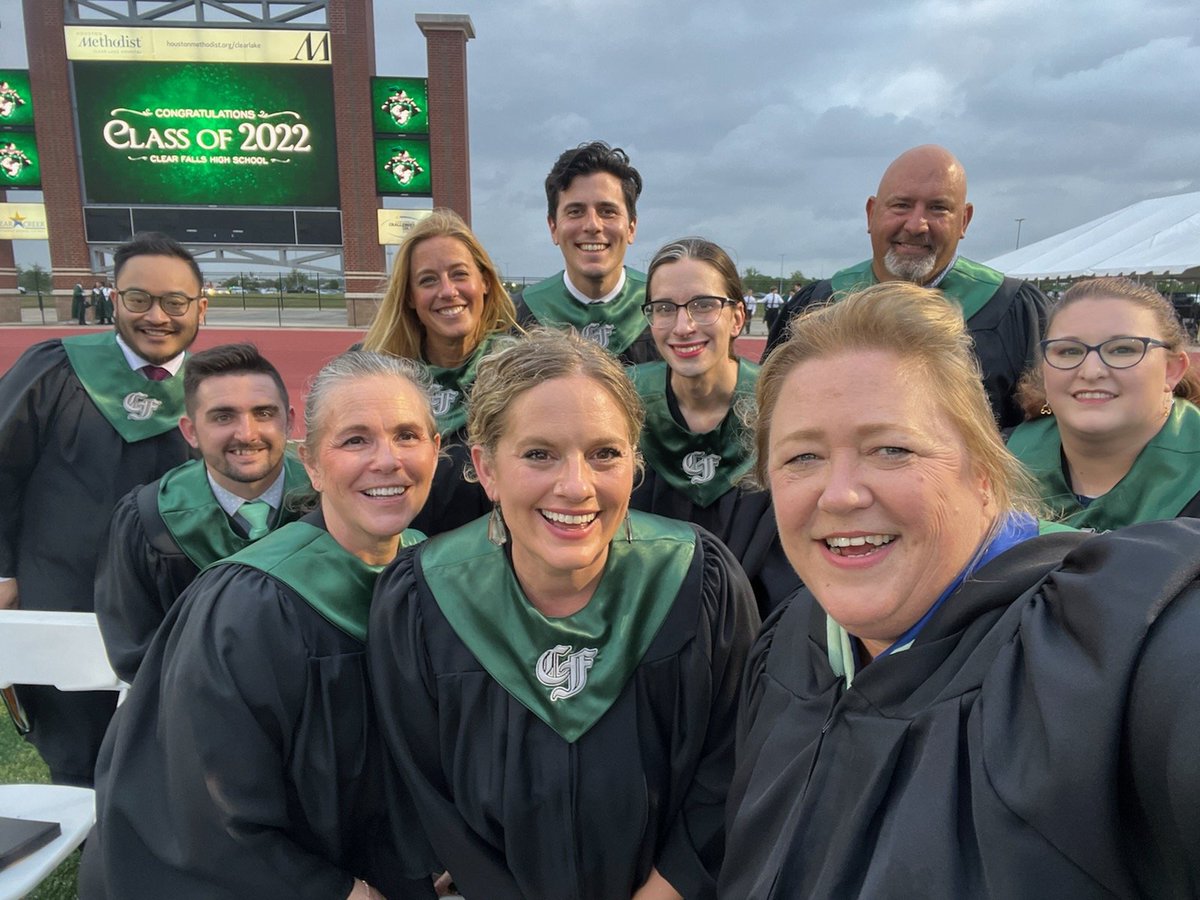 cJezasaurusRex's tweet photo. Great day to be a Knight! #CFHS #Graduation #ClassOf22 https://t.co/IZibjL8LCF