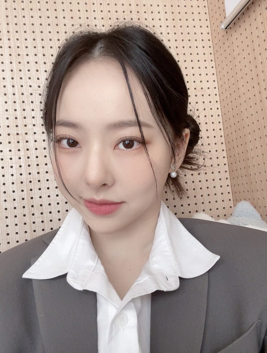 1209msg's tweet photo. [220523] 🦌💌📸

“i haven’t been able to watch queendom live lately… i want to see the actual live broadcast with orbits. todays a practice day~ fighting~ https://t.co/0qHVf3dYPE