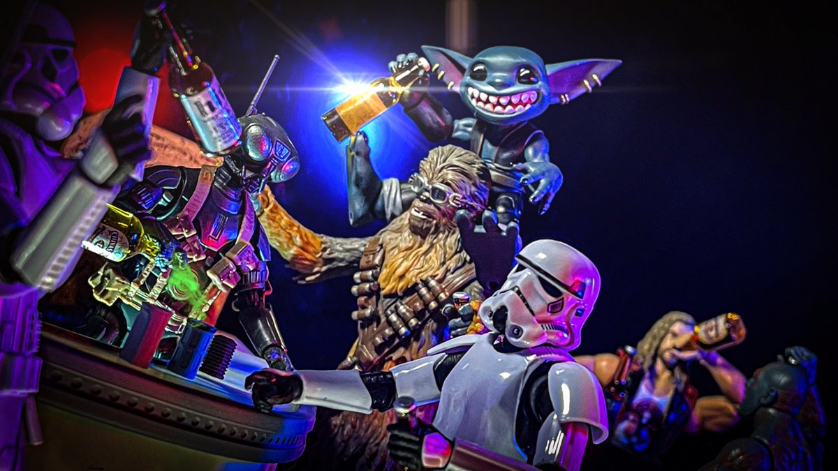 toyetic40s's tweet photo. HAPPY HOUR AT THE SPACE BAR #Thor #StormTroopers #Chewbacca #CaptainAsh #4LOM #PondaBaba #DrCorneliusEvazan #StarWars #Marvel #Plunderlings #TheBlackSeries #MarvelLegends #ACTIONFIGURES #ActionFigurePhotography #ToyPhotography #HasbroToyPic @Hasbro @plunderlings @MarvelLegendsHQ https://t.co/jrfuyfw8Pg