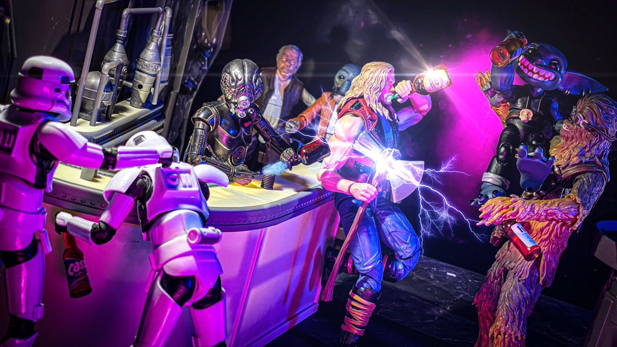 toyetic40s's tweet photo. HAPPY HOUR AT THE SPACE BAR #Thor #StormTroopers #Chewbacca #CaptainAsh #4LOM #PondaBaba #DrCorneliusEvazan #StarWars #Marvel #Plunderlings #TheBlackSeries #MarvelLegends #ACTIONFIGURES #ActionFigurePhotography #ToyPhotography #HasbroToyPic @Hasbro @plunderlings @MarvelLegendsHQ https://t.co/jrfuyfw8Pg