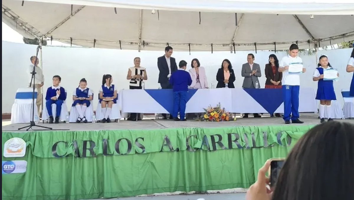 Our Partners at <a href="/VeritasVr/">VeritasTechnologyVR</a> recently organised their own CENTURY Spring Break Challenge, and pupils at the winning school - Carlos A. Carillo in Guanajuato state - were celebrated with an award ceremony🥇

What a great initiative. Congratulations to the winning school! 🇲🇽
