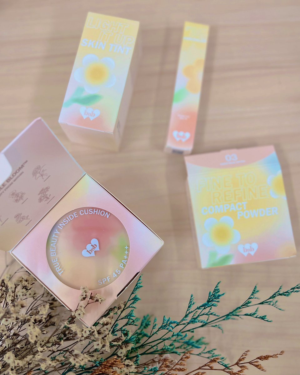luluhusnaa's tweet photo. Make up of the day yang simple, flawless, ringan tapi tahan lama 🥰 #BloomMyWay
Jadi, hari ini complexion-nya aku pake dari @barenbliss_id #BloomMyWay
Ada cushion, concealer, skin tint, dan compact powder! Packaging-nya cantik cantik banget yah! 😍❤️ https://t.co/E2HlZQcVP8