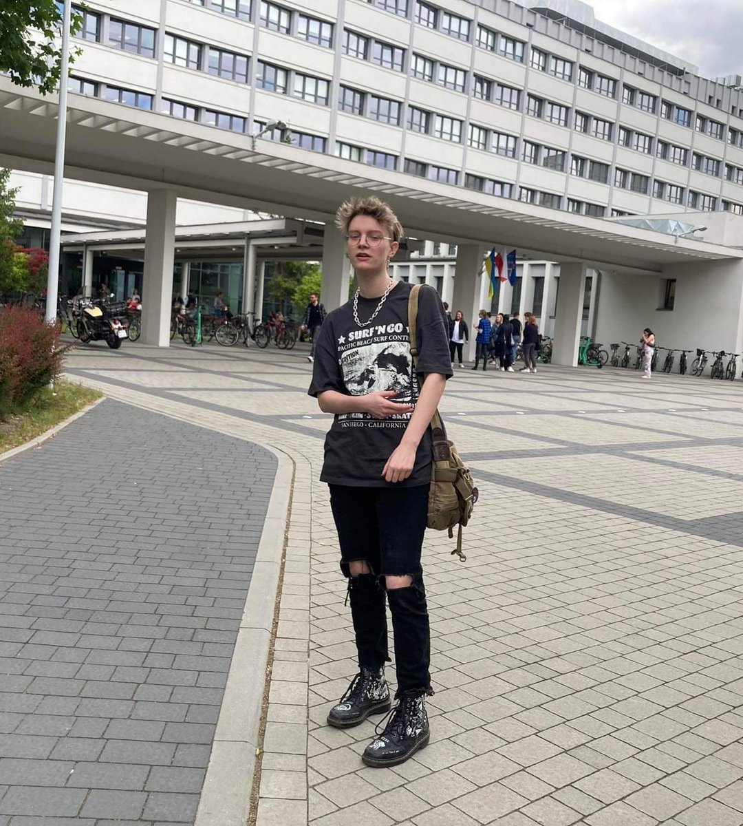 daddys_balls's tweet photo. Wypis ze studiów załatwiony, nie wiem gdzie lecimy mordy xdd https://t.co/0RnR5ktu9l