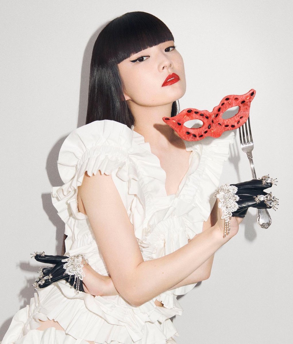 #装苑 #連載 PLAY A SENSATION🍉
vol.46 GUEST  #秋元梢

#watermelon  #スイカ #仮面
#summer  #soen 
#5月27日発売　#venetianmask #mask