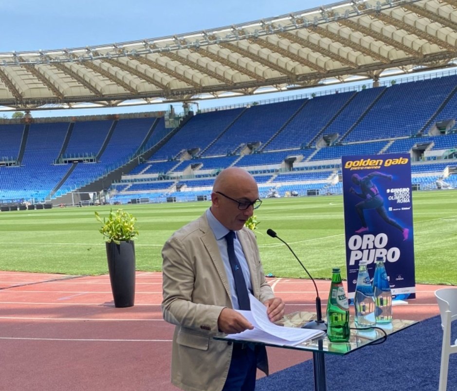 GoldenGalaDL's tweet photo. I 100m
🎙️ "Con @crazylongjumper ci saranno @fkerley99 , @_BraceYaself , @TrayvonBromell "
@MarSicari , Meeting Director #RomeDL

#OrosuRoma I @Diamond_League I @atleticaitalia I @SporteSaluteSpA https://t.co/2RdeL5qKBS