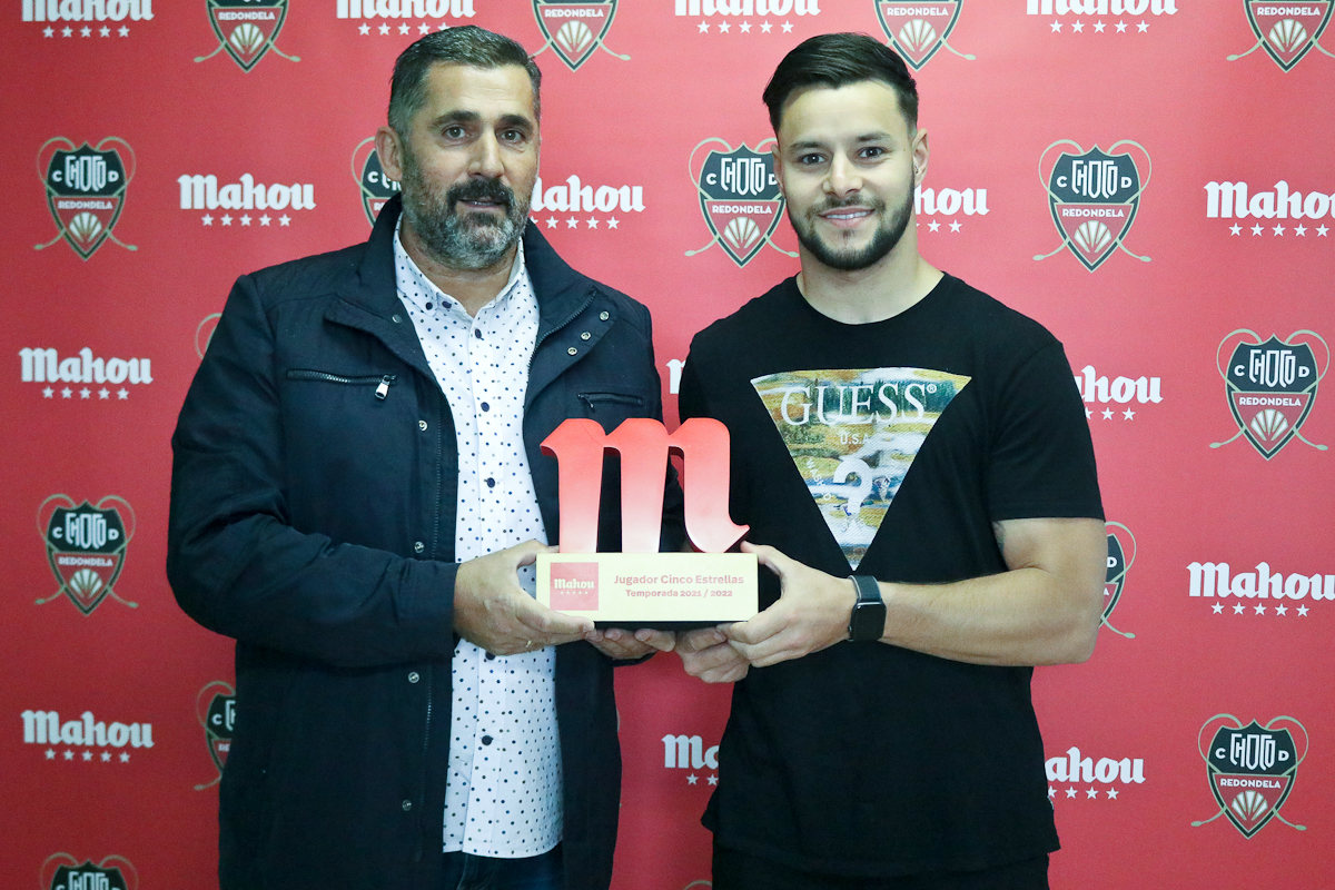 CDChoco's tweet photo. 🗞️𝗡𝗢𝗩𝗔𝗦 𝗖𝗛𝗢𝗤𝗨𝗘𝗜𝗥𝗔𝗦| @franmonroy7 recibe o trofeo Jugador Cinco Estrellas da tempada.
👉🏻https://t.co/uJEBqEbnxq
#SentimentoChoqueiro #ADNChoco https://t.co/B8xvLr2BUM