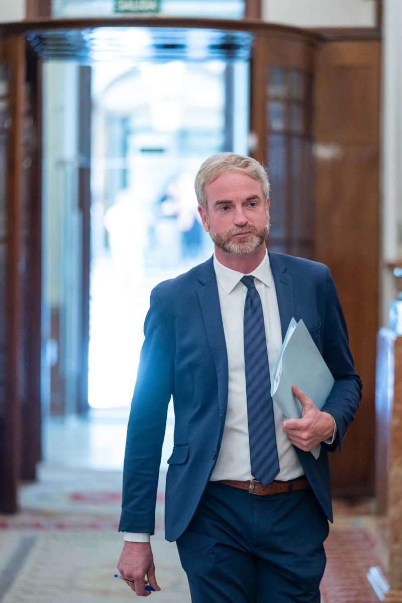OscarClavell's tweet photo. Muy agradecido al presidente @NunezFeijoo por la confianza depositada en mí. Que me brinde la oportunidad para que siga trabajando por mi pasión, que es la Educación, es de una enorme responsabilidad pero también un orgullo. https://t.co/yy8xBpYj8F