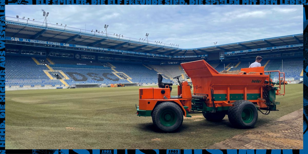 Sommerpause? 🤔
Nicht in unserer SchücoArena! 🚫<a href="/heiler_gmbh/">heiler Gmbh & Co. KG</a> trägt derzeit unseren Naturrasen-Anteil ab, sodass pünktlich zur neuen Saison eine frische Spielfläche zur Verfügung stehen wird! 🌱
 
#immerdabei