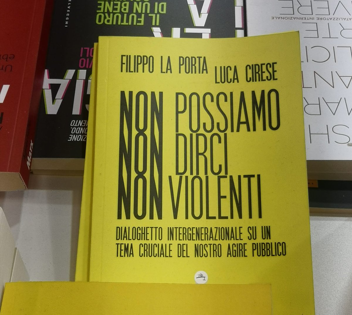 CireseLuca's tweet photo. PICCOLE PRESENZE
Al banchetto @CastelvecchiEd di #SalTo22 il dialoghetto intergenerazionale tra me e @FilippoLap su #nonviolenza e #etica oggi: parole di #pace per #CuoriSelvaggi in tempo di #guerra @SalonedelLibro https://t.co/LS1AFBohne