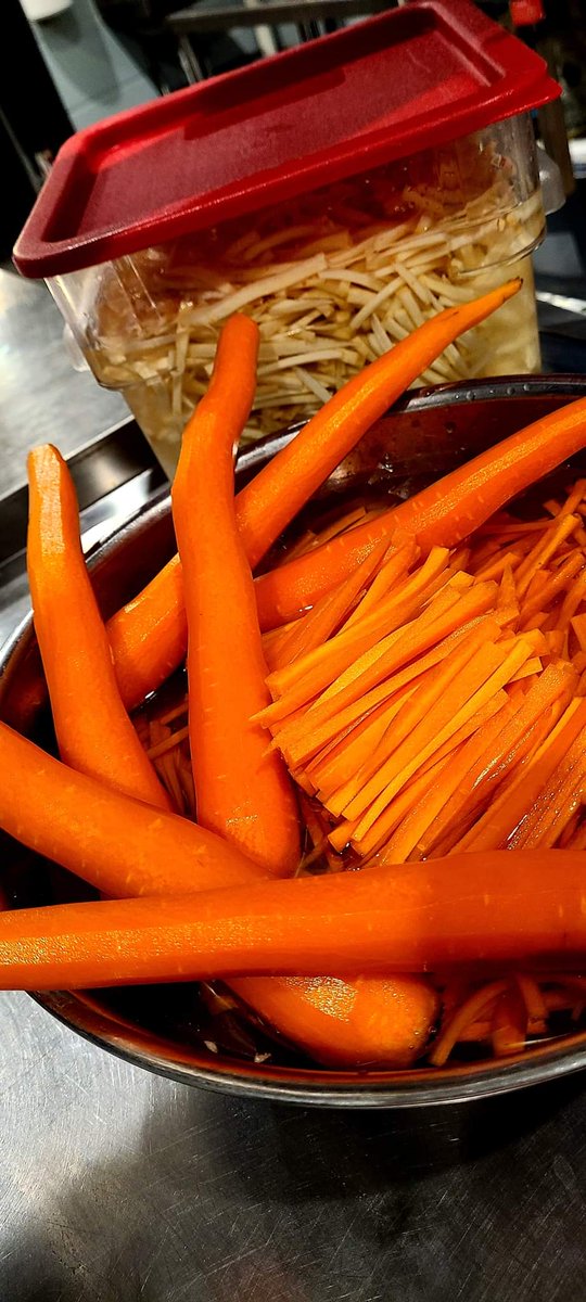 SixStarEvents's tweet photo. ~A Six Etar Event~

Flavor Flavor Flavor!!! 
#flavor #gourmet #cheese #veggies #foodie #catering #caterer #shenandoahvalley #cateringlife #kitchenlife #eventprofs #picoftheday #photoofday #Monday #mondaymood #MondayMotivation #sixstarevents https://t.co/xRoDItZT9r