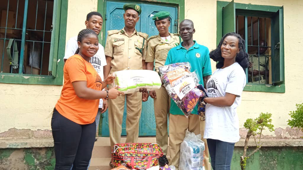 hopebehindbar's tweet photo. Today, our team visit Old Keffi Correctional Facility, Keffi, Nasarawa state, Nigeria.
The items donated includes: Hygiene materials for the inmates & reuseable facemasks made by women behind bars.
#Sdg16 #keffi #correctionalcenter #nasarawaState #north https://t.co/4zGepq9mkG