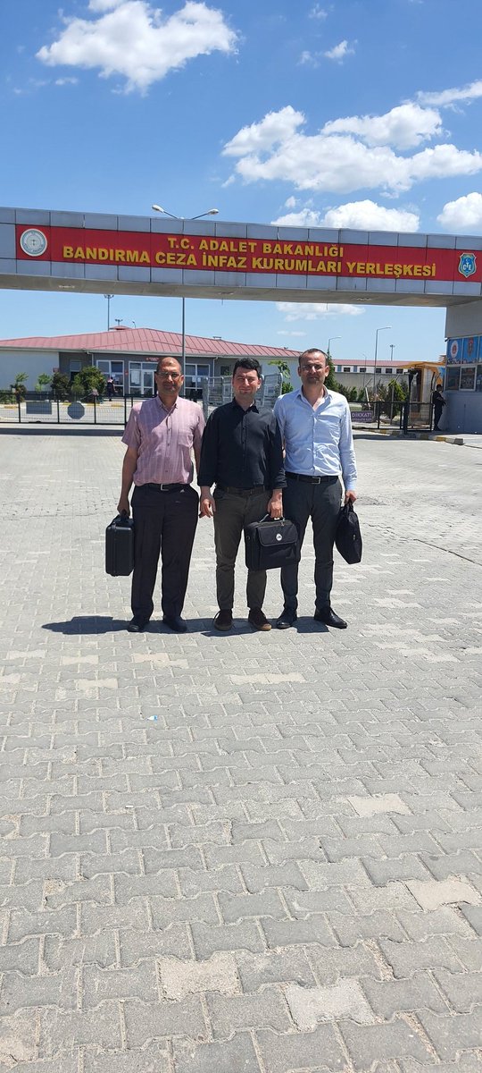 #AdresteNüfusHizmeti projesi kapsamında haftanın ilk mesai gününde ilçemiz cezaevinde bulanan 19 tutuklu/hükümlünün kimlik kartı başvuruları alınmıştır. #HayatinizinHeraninda <a href="/hasansildak/">Hasan ŞILDAK</a> <a href="/sefikaygol/">Şefik AYGÖL</a> <a href="/MahmutKececi61/">🇹🇷Mahmut KEÇECİ🇹🇷</a> <a href="/Balikesir_nvi/">Balıkesir İl Nüfus ve Vatandaşlık Müdürlüğü</a>