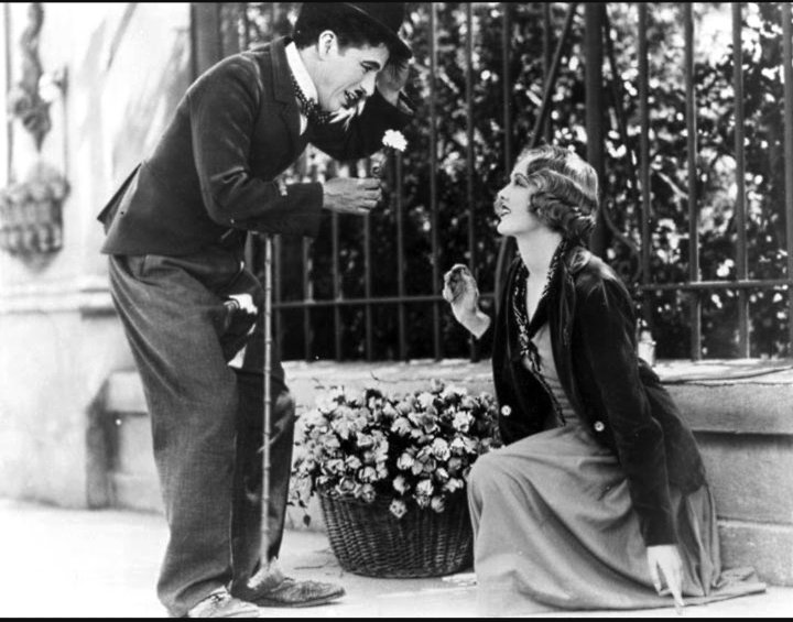 "La fe es una extensión de la mente. Es la llave que niega lo imposible. Negar la fe es refutarse a uno mismo y al espíritu que genera todas nuestras fuerzas creativas. Mi fe está en lo desconocido, en todo lo que no entiende la razón"
(Ch. Chaplin) 
Gran inicio de semana !!!