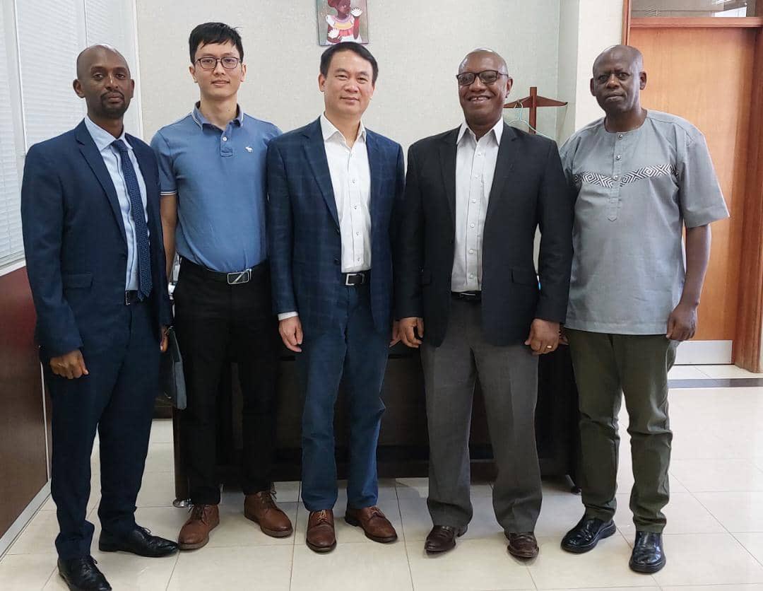 HRH Secretariat | Rwanda (@rwandahrh) on Twitter photo The <a href="/RwandaHRH/">HRH Secretariat | Rwanda</a> received, today, Pham Manh Hung, a Professor of Cardiology from Vietnam and signed an MoU with the Vietnam National Heart Institute (Bach Mai Hospital) on collaboration between #Rwanda and #Vietnam in terms of cardiology teaching. The <a href="/RwandaHRH/">HRH Secretariat | Rwanda</a> received, today, Pham Manh Hung, a Professor of Cardiology from Vietnam and signed an MoU with the Vietnam National Heart Institute (Bach Mai Hospital) on collaboration between #Rwanda and #Vietnam in terms of cardiology teaching.