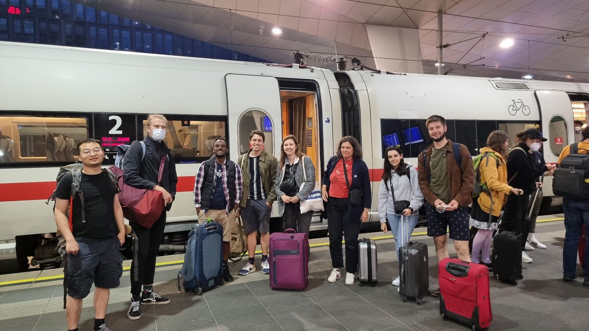 Yesterday I left at 9:25 in Gent, Belgium towards my first #EGU conference. I met my awesome colleagues in Brussels and after 11h30 of train travel, we arrived in Vienna for #EGU22. Let's go! #train2egu