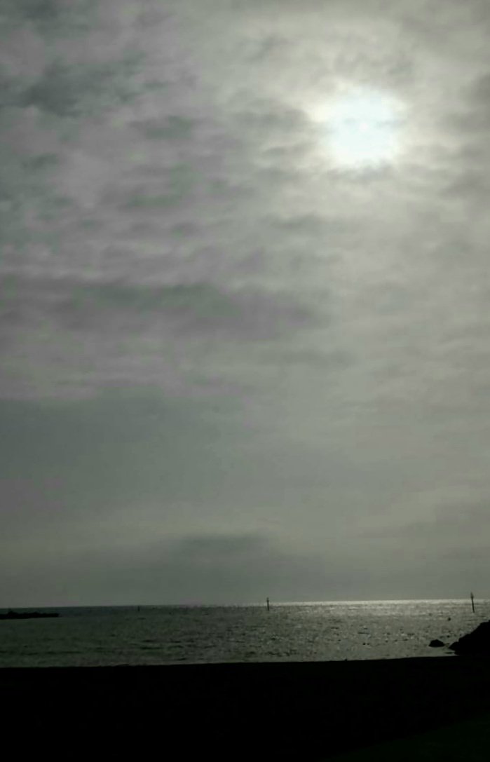 The weather today in Barcelona warm at around 76°f at present, #HappyMonday