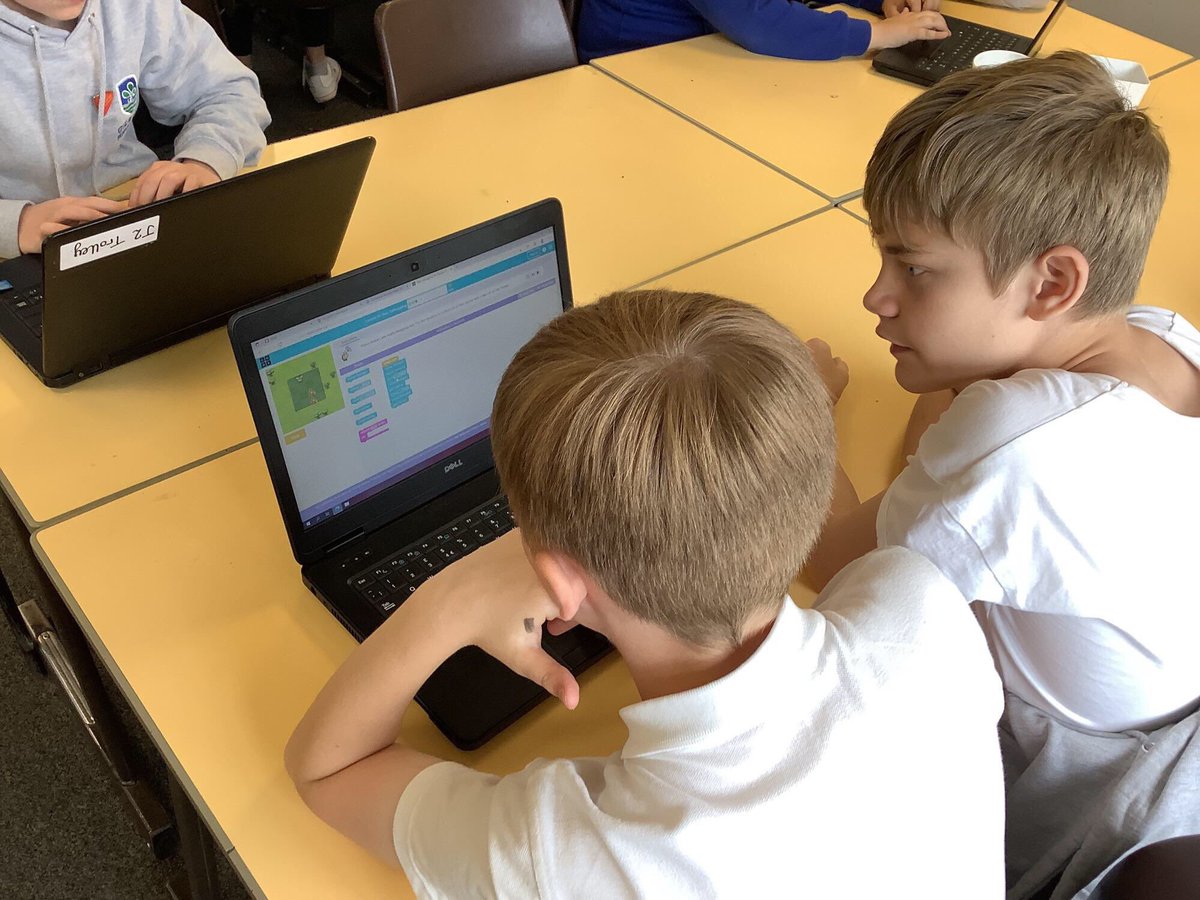 gilwern_school's tweet photo. #GilwernYear6 have applied their algorithm knowledge to creating their own invention. They have coded a microbit, ready to use this within their invention #waywayback #STEM #coding #enterprisingcreativecontribtors @EAS_STEM @KHSDT1 https://t.co/9zoozFnqtD