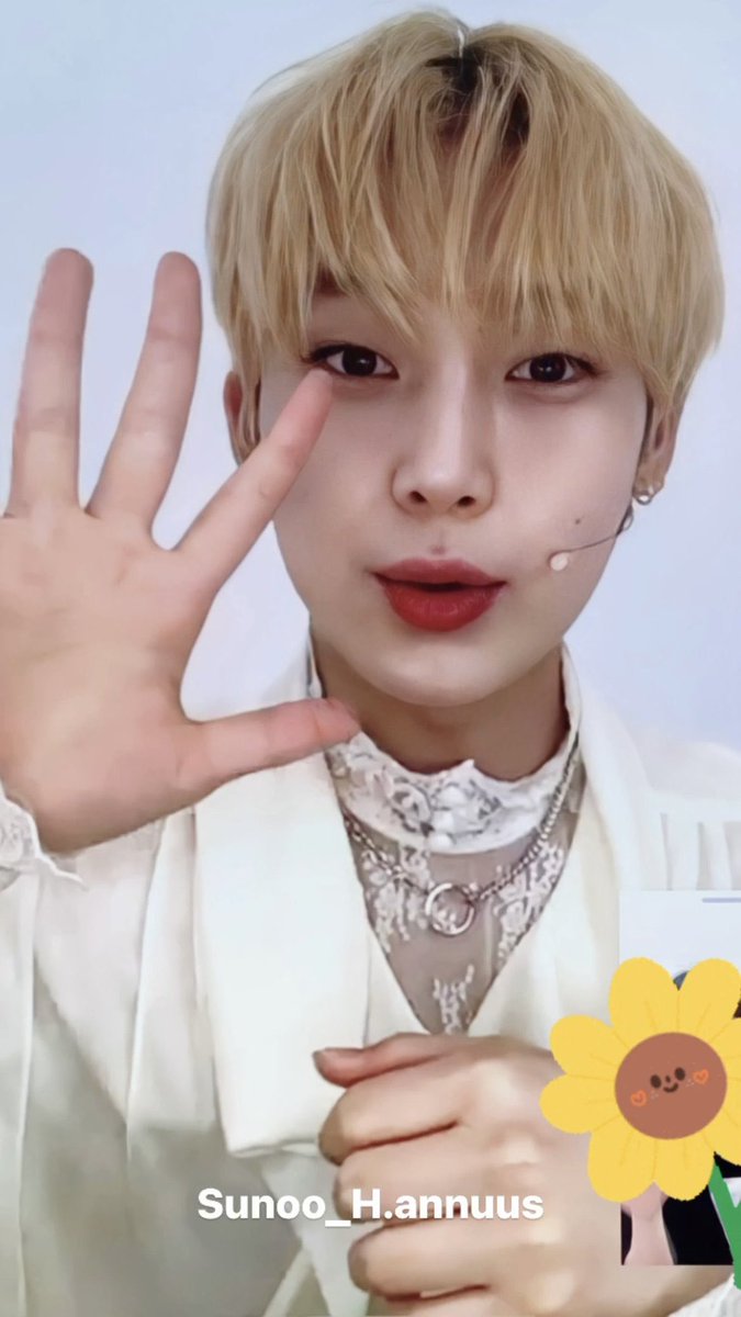 cryptogaly's tweet photo. OH MY GOD HIS HAIR AND FIT ?! HE LOOKS SO GOOD 😭 https://t.co/wS086aYCrL
