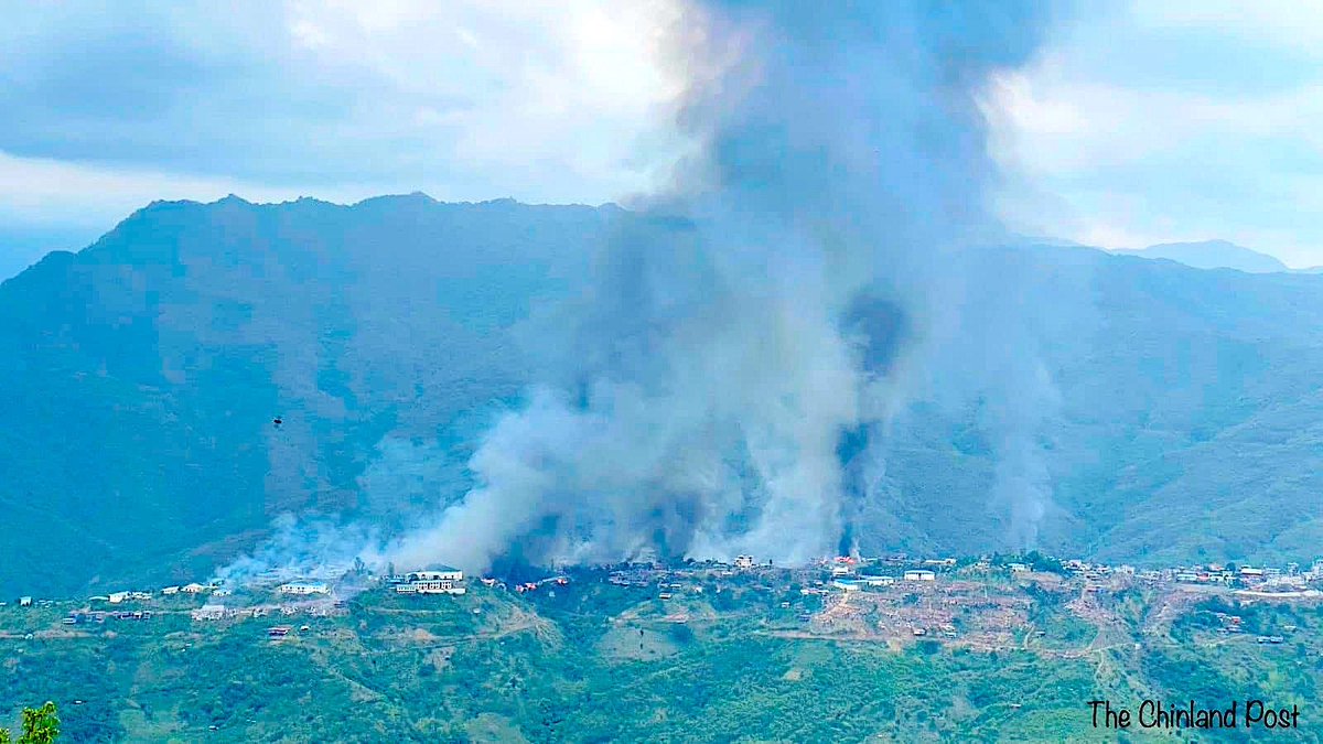 IrrawaddyNews's tweet photo. Junta troops deployed in Chin State’s Thantlang torched the town again on Monday. More than 1,000 houses, or half of the households in Thantlang, have been razed in repeated junta arson attacks since September last year. (Photo: The Chinland Post) #WhatsHappeningInMyanmar https://t.co/38FmL0pDST